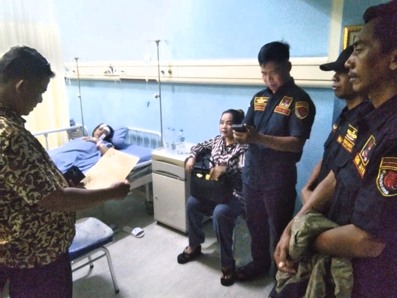 GRIB JAYA LAMSEL DAMPINGI KORBAN KECELAKAN KE RS NATAR MEDIKA