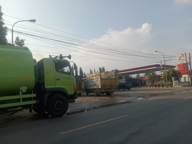 DIDUGA KURANGNYA PENANGANAN KEDISIPLINAN SPBU WATES MENGGLUDAK TAK BERATURAN