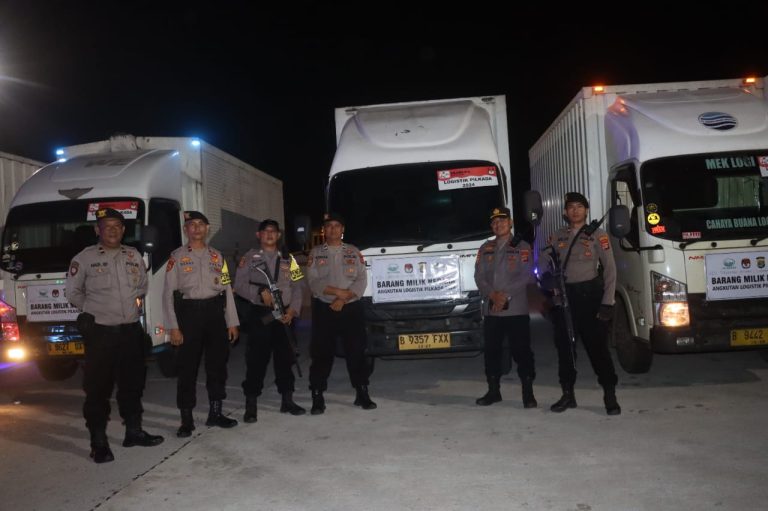 POLRES LAMPUNG SELATAN KAWAL LOGISTIK PILKADA 2024 HINGGA GUDANG KPUD