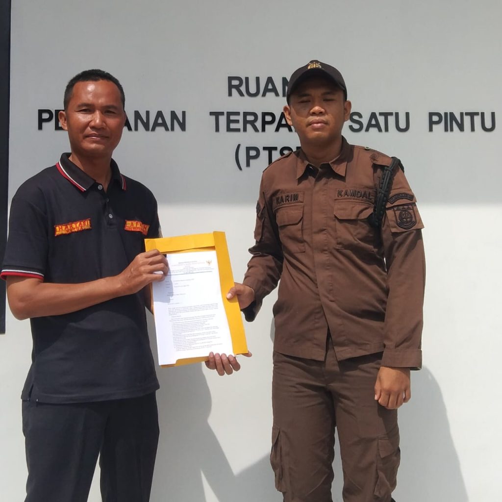 KADES SUKAJAYA DI LAPORKAN DI KEJARI PESAWARAN KARENA DI DUGA KKN DANA DESA