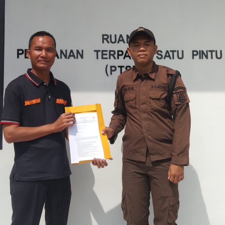 KADES SUKAJAYA DI LAPORKAN DI KEJARI PESAWARAN KARENA DI DUGA KKN DANA DESA